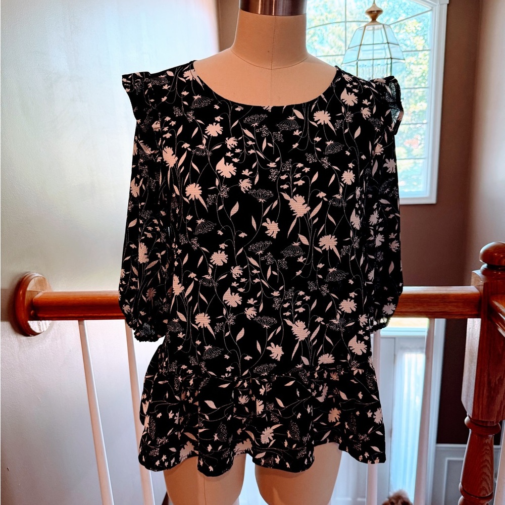 NWT- W5 Monochrome Floral Blouse with Ruffle detailing on Sleeves and Bottom